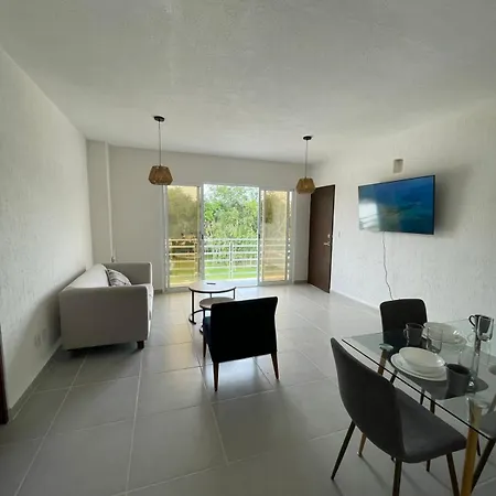 Apartment With 3 Bedrooms, Ac, Pool And Clubhouse